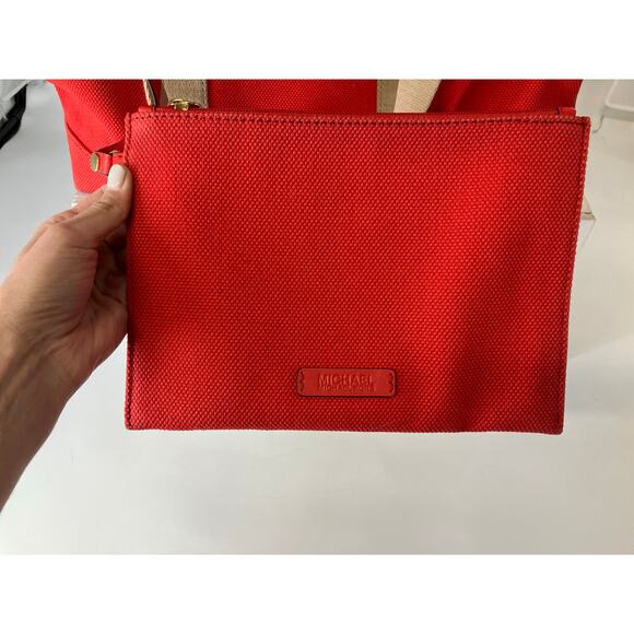 MICHAEL KORS, XL CORAL CANVAS TOTE AND ATTATCHABLE POUCH - Picture 14 of 16